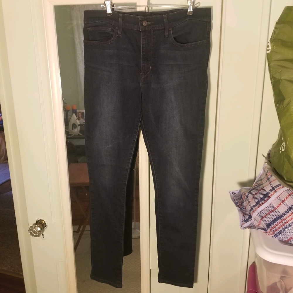 Levi’s Slimming Skinny jean, size 32, dark blue, excellent condition
